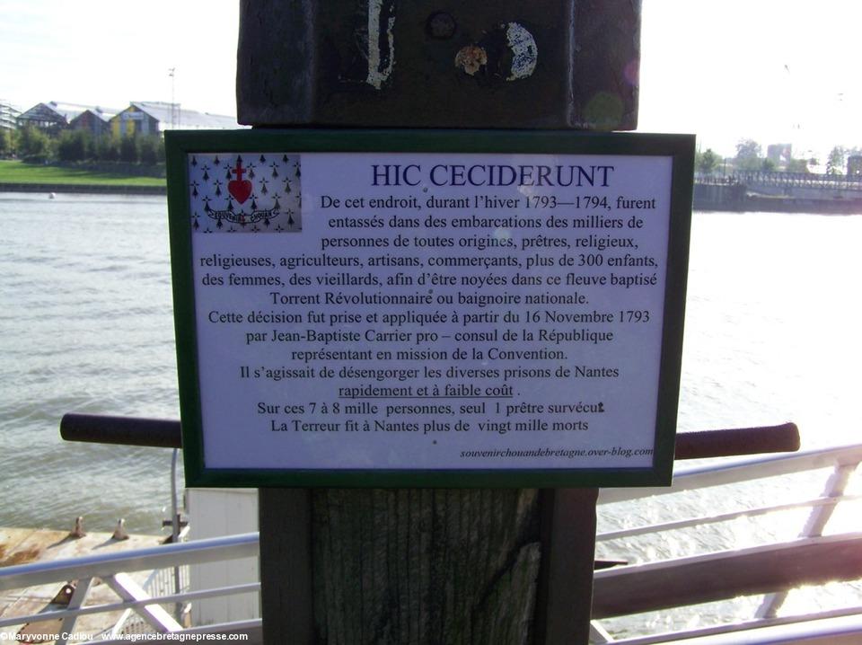 Noyades de Nantes. L'ancienne plaque commémorative. Noyades de Nantes. L'ancienne plaque commémorative.