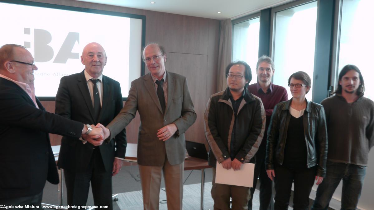 Roland Beaumanoir , Christian Roulleau, Professeur Gilles Edan et jeunes chercheurs