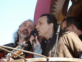 carnaval de Nantes 2015 : Alan Simon, chantant avec son ami Marco, une brillante voix italienne