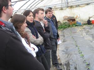 Les jeunes de l'UDB visitent l'exploitation d'Alain Rousseau