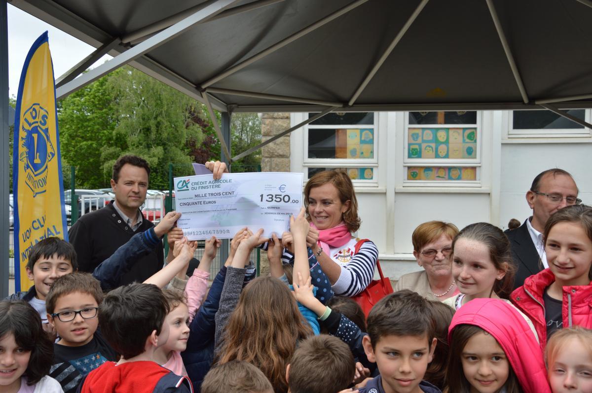 Remise de chèque Association Chiens Guides d'aveugles du Finistère