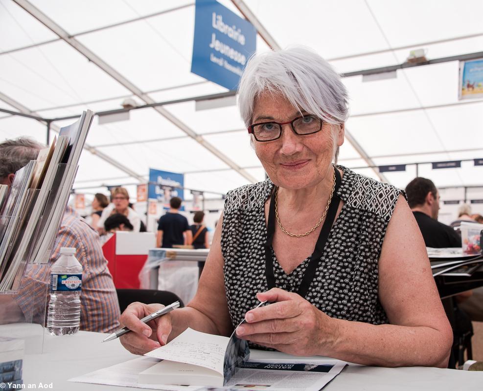 Annie Coz e Saloñs al levrioù e Gwened