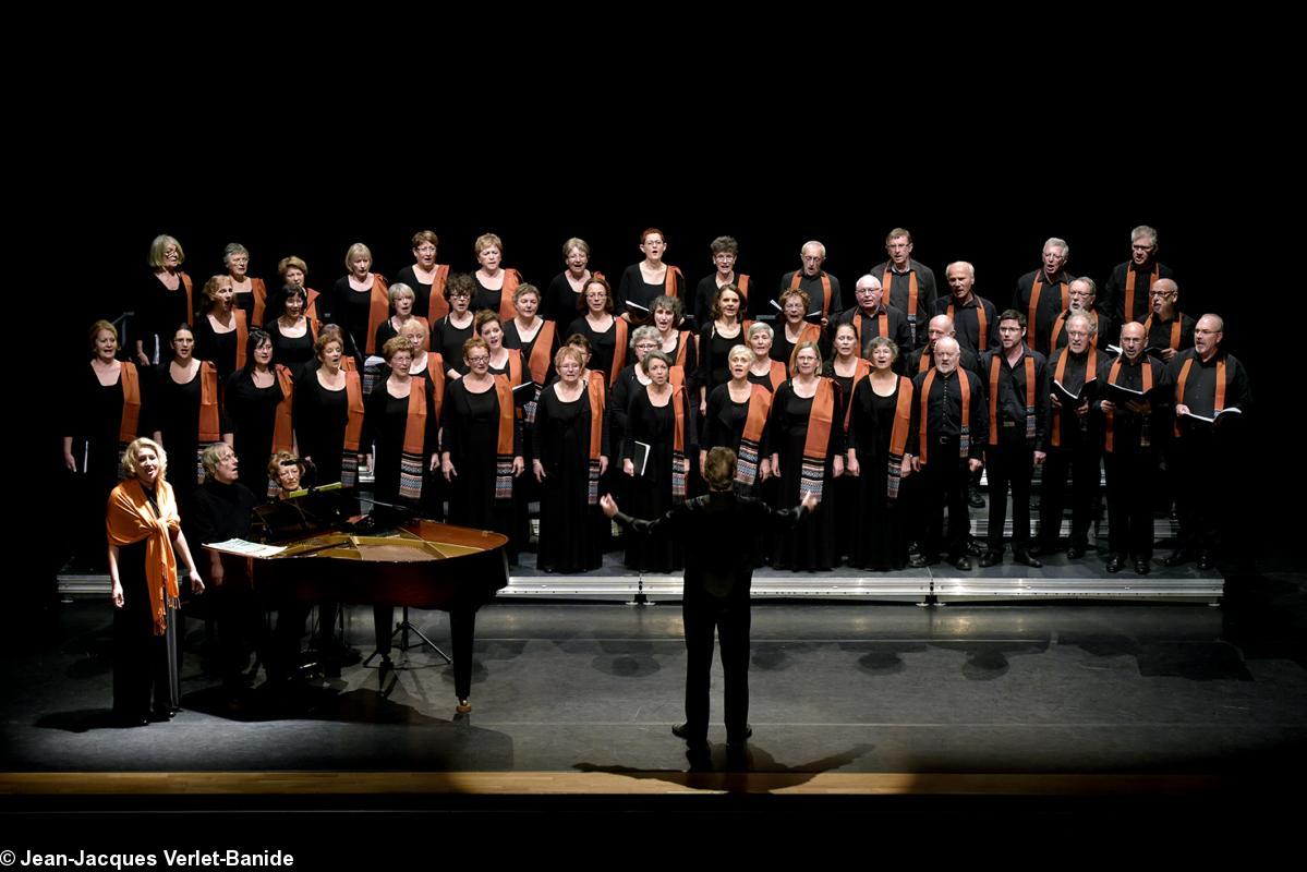 Le ch½ur du Canto general, en concert. Association les Chemins de la Voix