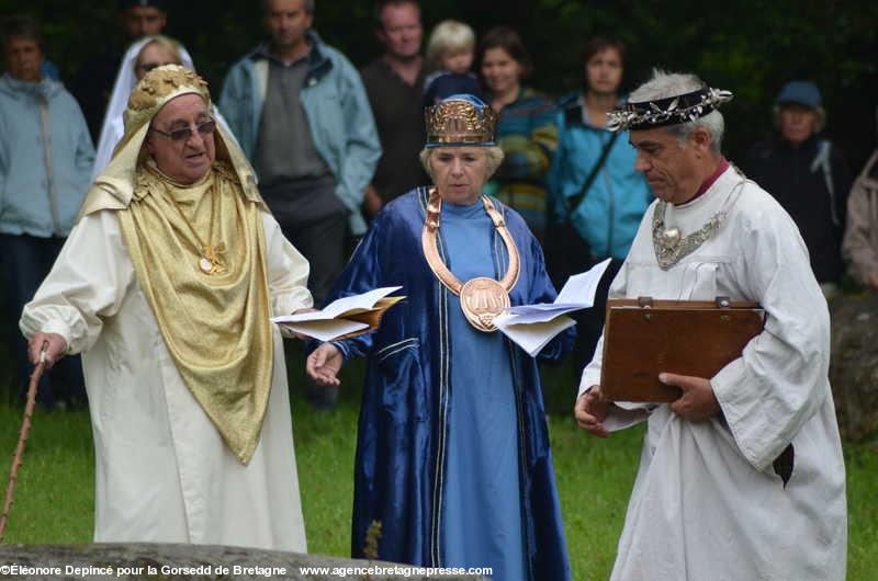 L'Archidruide de Galles Jim Parc Nest, la Grande Barde de Cornouailles Maureen Fuller, le Grand Druide de Bretagne Per-Vari Kerloc'h vont célébrer le Gorsedd digor à Brasparts le 19 juillet 2015.