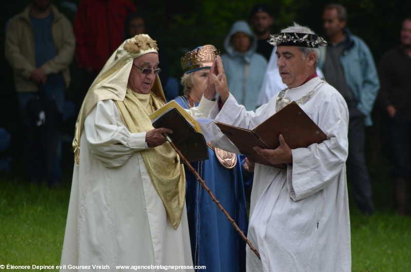 Arc'hdrouiz kent Bro Gembre Jim Parc Nest, Barzhez Veur Kerne Veur Maureen Fuller, Drouiz Meur Breizh Per-Vari Kerloc'h o kregiñ gant lid ar C'hoursez digor e Brasparzh d'an 19 a viz Gouere 2015.