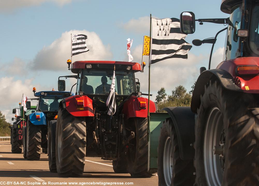 Les tracteurs du Centre Bretagne en marche vers les points de raliements