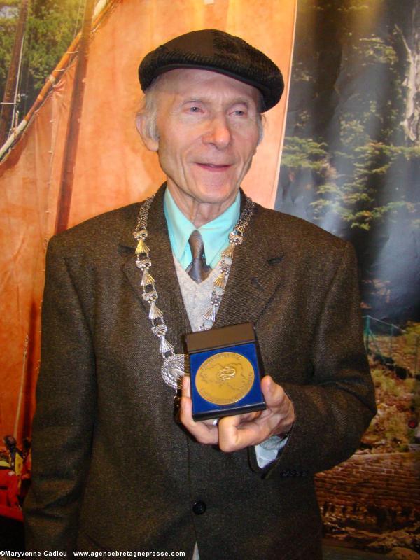 Per-Yves Le Rhun et la médaille ICB 2015. Per-Yves Le Rhun et la médaille ICB 2015.