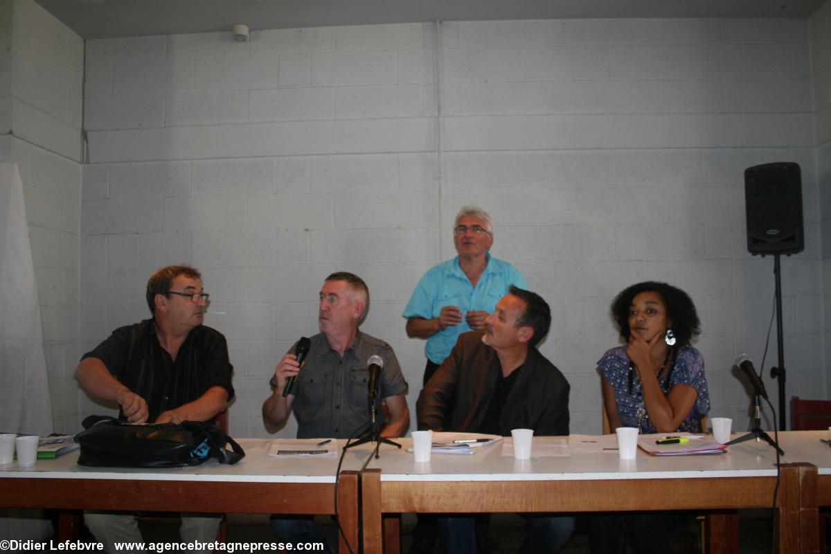 2- Régionales en 44 : lancement de la campagne de la liste Denigot. Les intervenants lors de la réunion publique. De g. à dr : P. Renaud, M. Beaupré, G. Denigot, T. Jamet, A-C. Quiviger 2- Régionales en 44 : lancement de la campagne de la liste Denigot. Les intervenants lors de la réunion publique. De g. à dr : P. Renaud, M. Beaupré, G. Denigot, T. Jamet, A-C. Quiviger