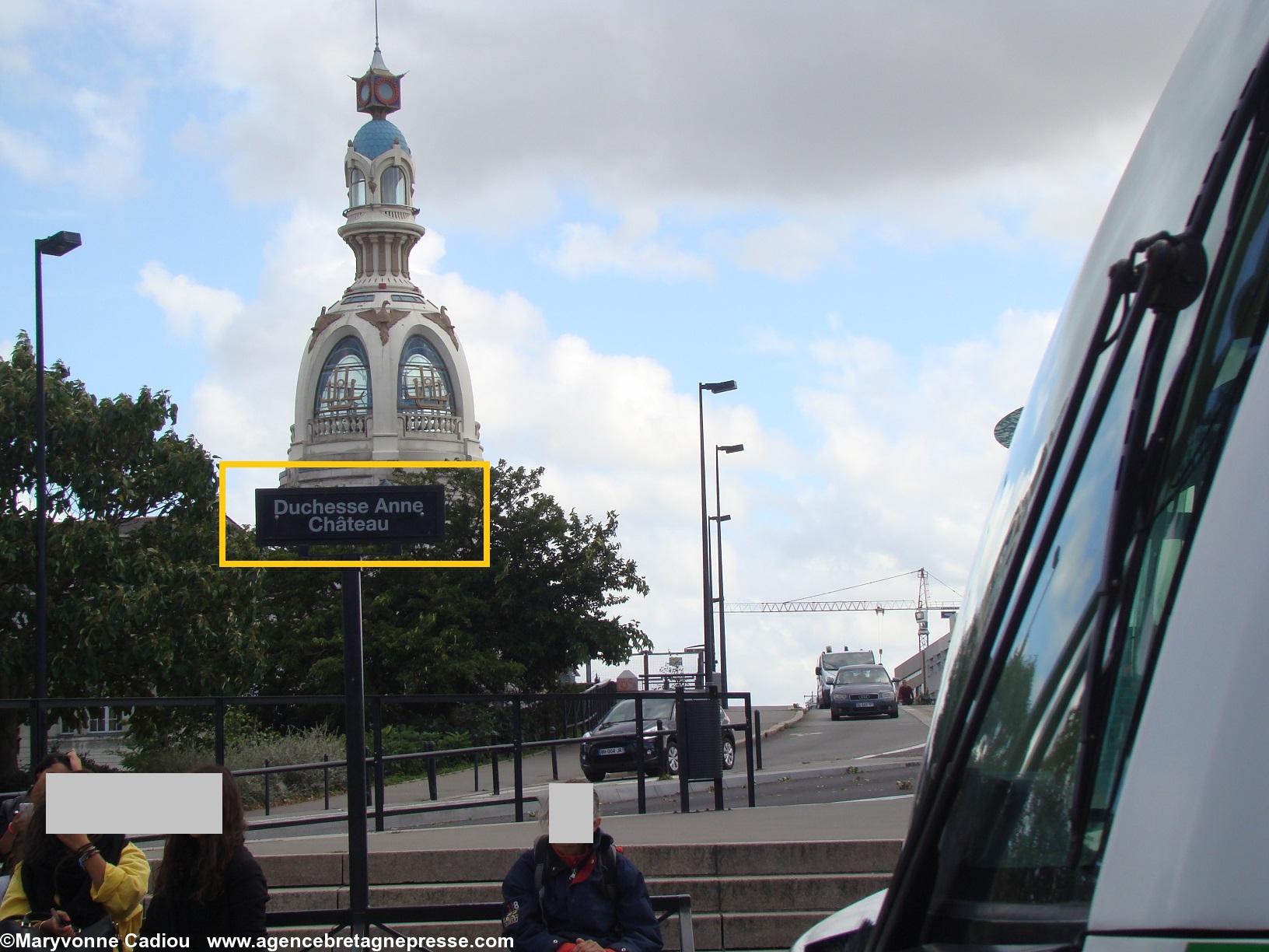 Hôtel Duchesse Anne de Nantes. Le nom Duchesse Anne restera aux environs : arrêts de tram et de busway ou chronobus.