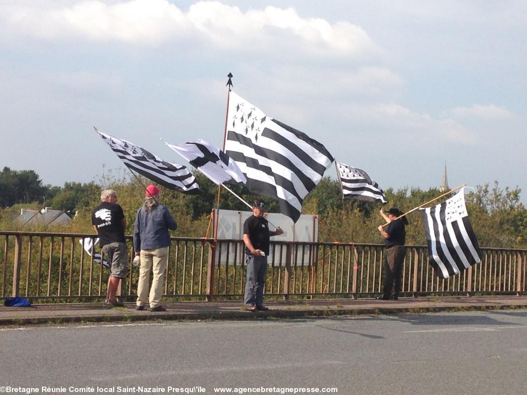 Le rendez-vous War ar Pont au pont de Prinquiau (44) le 3 octobre 2015 pour la réunification de la Bretagne 15 h 25.