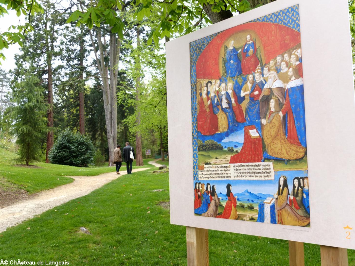 Enluminure grand format dans le parc de Langeais.