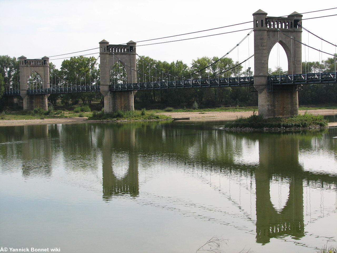 Pont suspendu de Langeais sur la Loire.
