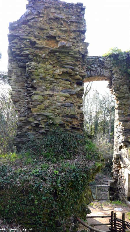 ruines du château de Rieux