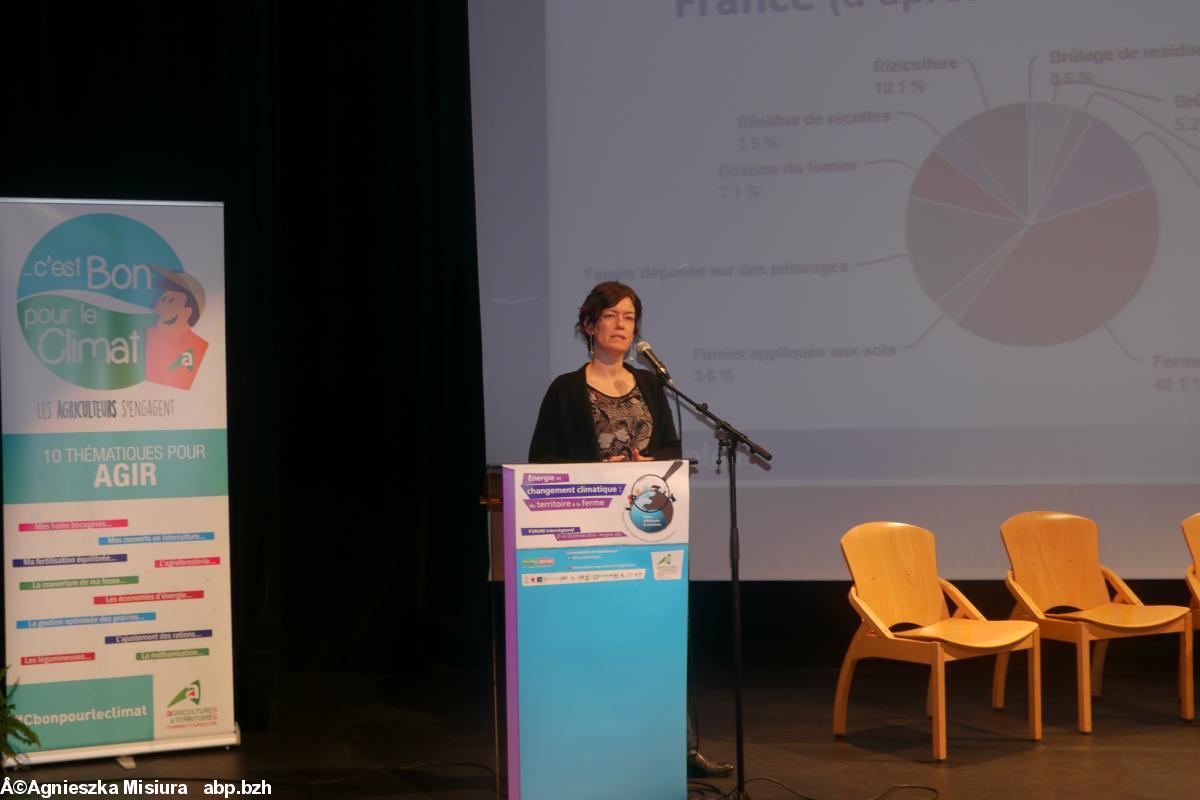 Une  de  spécialiste de changement climatique