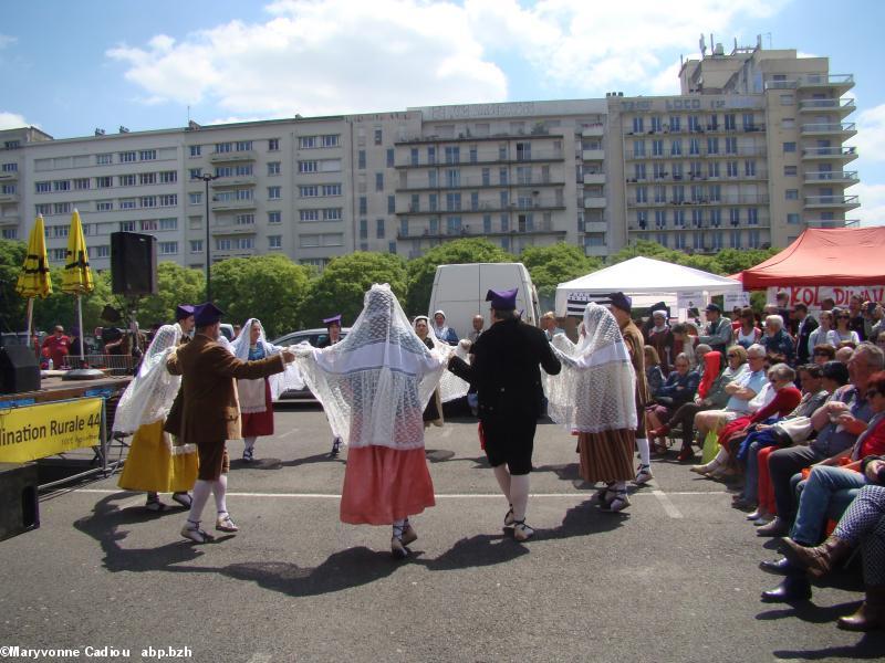 Quelques danses de Esbart Català de Dansaires. Tablée bretonne Nantes 2016. Quelques danses de Esbart Català de Dansaires. Tablée bretonne Nantes 2016.