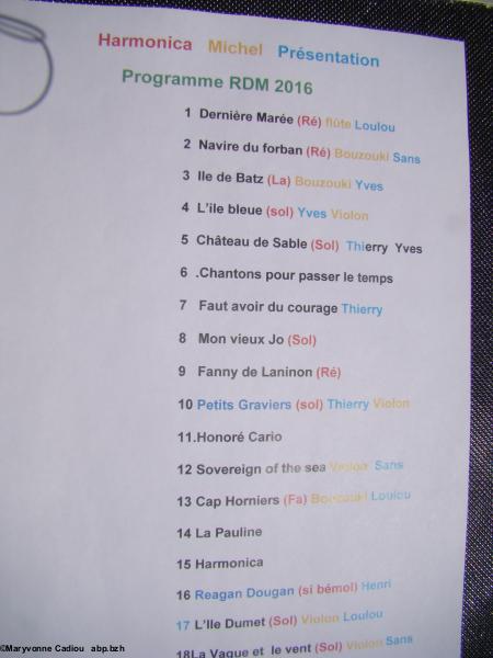 Le répertoire de chants de marins du groupe Rêve de Mer pris au vol sur la table. Tablée bretonne Nantes 2016. Le répertoire de chants de marins du groupe Rêve de Mer pris au vol sur la table. Tablée bretonne Nantes 2016.