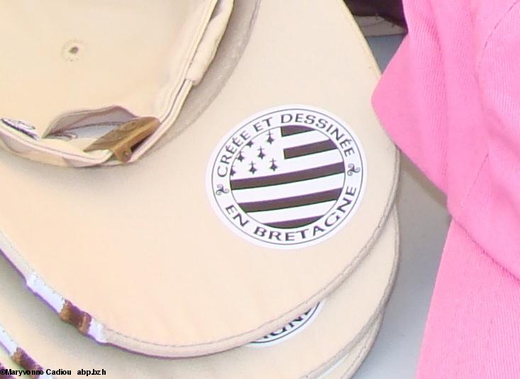 Les casquettes de Savbreizh sont créées et dessinées en Bretagne. Tablée bretonne Nantes 2016. Les casquettes de Savbreizh sont créées et dessinées en Bretagne. Tablée bretonne Nantes 2016.