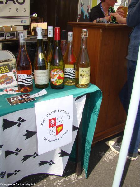 Les multiples cuvées des Chéneau de Mouzillon. Tablée bretonne Nantes 2016. Les multiples cuvées des Chéneau de Mouzillon. Tablée bretonne Nantes 2016.