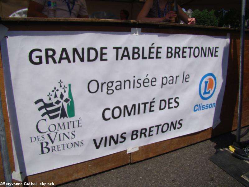 La banderole du Comité des Vins bretons. Tablée bretonne Nantes 2016. La banderole du Comité des Vins bretons. Tablée bretonne Nantes 2016.