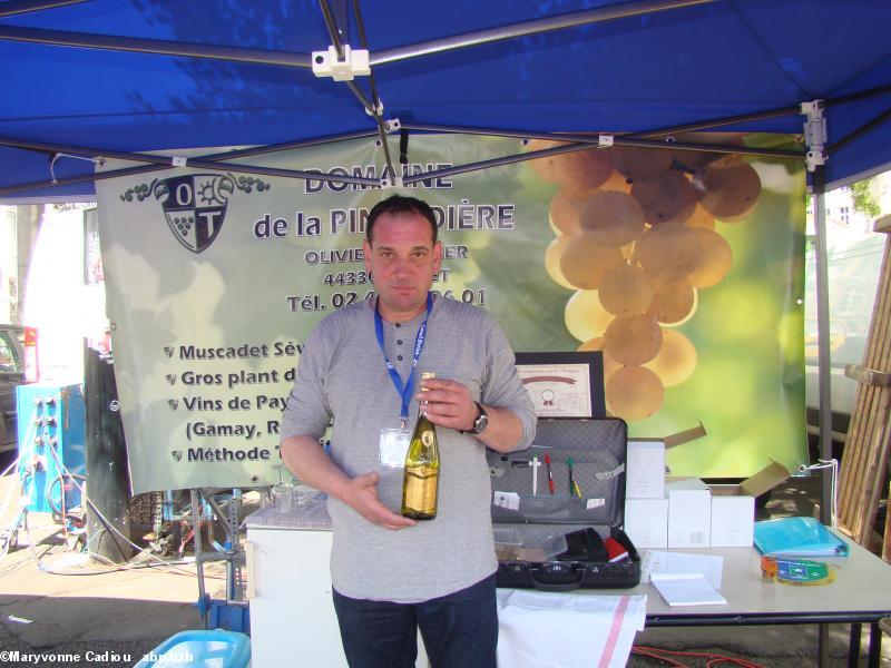 Le lauréat du Triskell d'or Olivier et Tessier, de Vallet, dans son stand. Tablée bretonne Nantes 2016. Le lauréat du Triskell d'or Olivier et Tessier, de Vallet, dans son stand. Tablée bretonne Nantes 2016.
