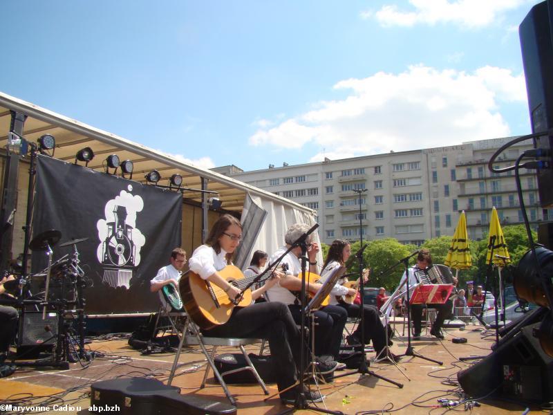Les musiciens de Esbart Català de Dansaires. Tablée bretonne Nantes 2016. Les musiciens de Esbart Català de Dansaires. Tablée bretonne Nantes 2016.