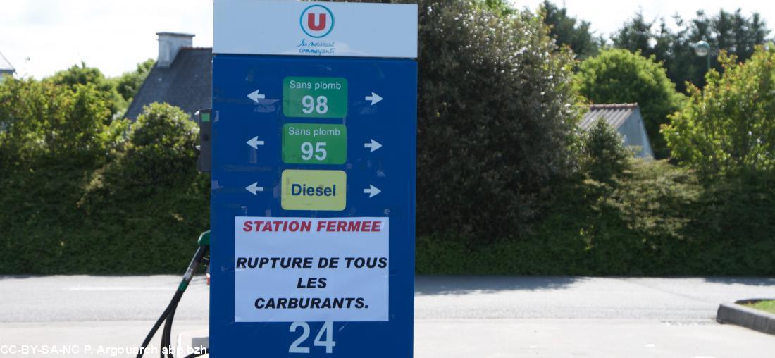 Station du superU de Landudec, une station parmi plus de cent fermèes en Bretagne