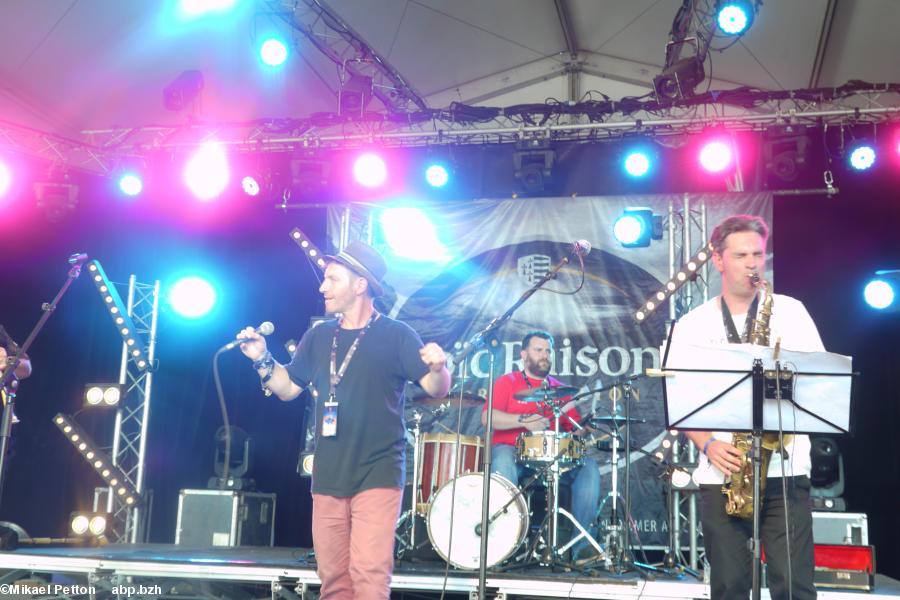 groupe "Salon Bombé" IV place dans le concours "Trophée Loïc Raison" groupe "Salon Bombé" IV place dans le concours "Trophée Loïc Raison"