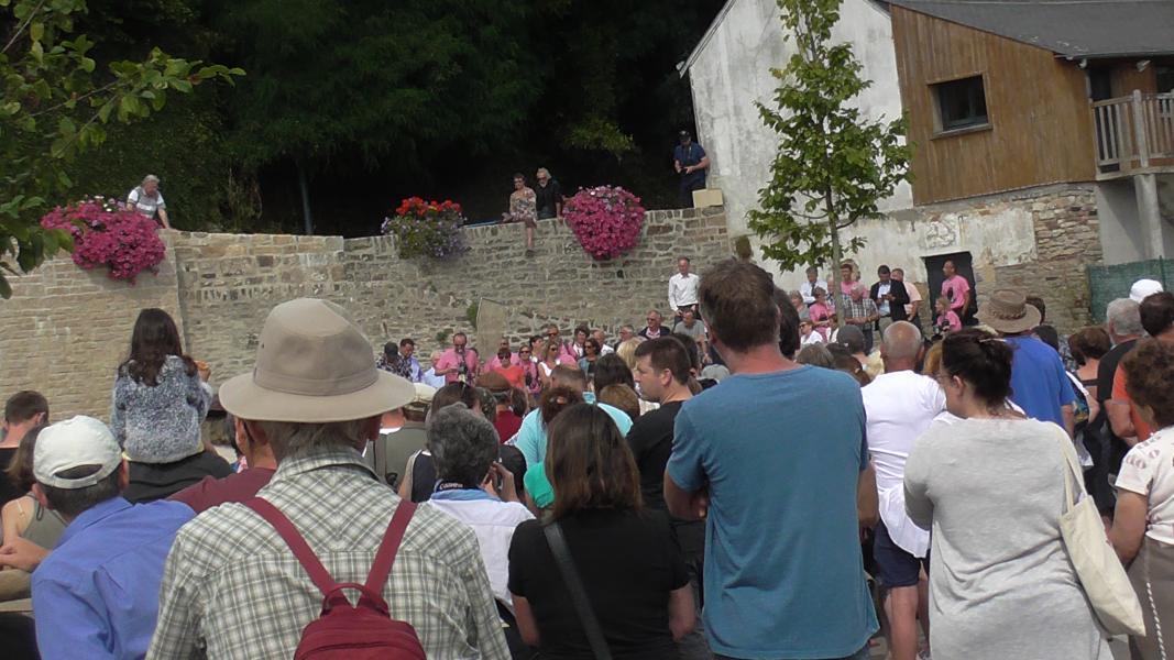 Le discours inaugural, devant l'Isole
