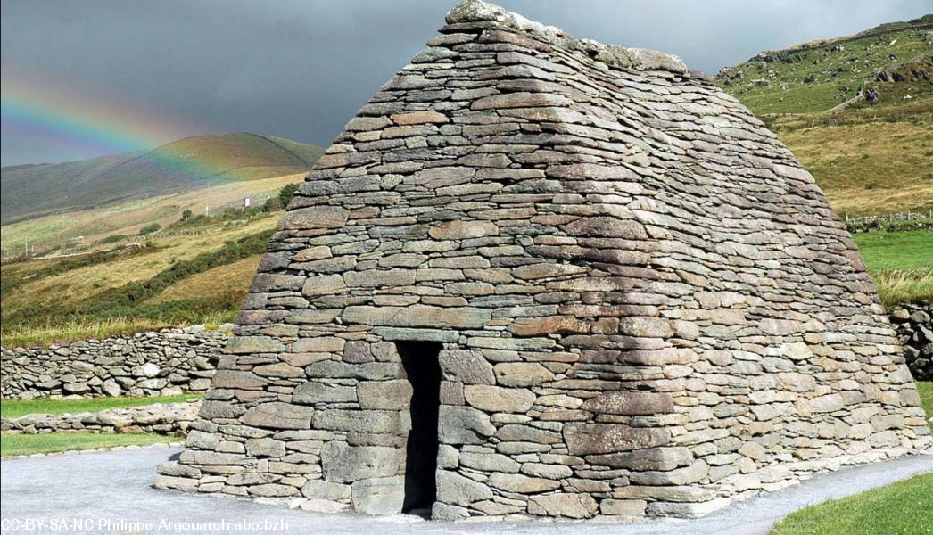 L'oratoire de Gallarus dans la péninsule de Dingle en Irlande (photo wiki).
