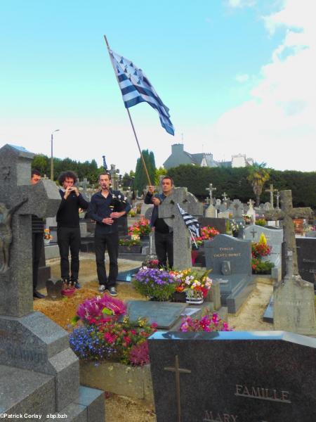 Yann-Kêl Kernalegenn, Kemper, 1er oct. 2016, 40 ans. Yann-Kêl Kernalegenn, Kemper, 1er oct. 2016, 40 ans.