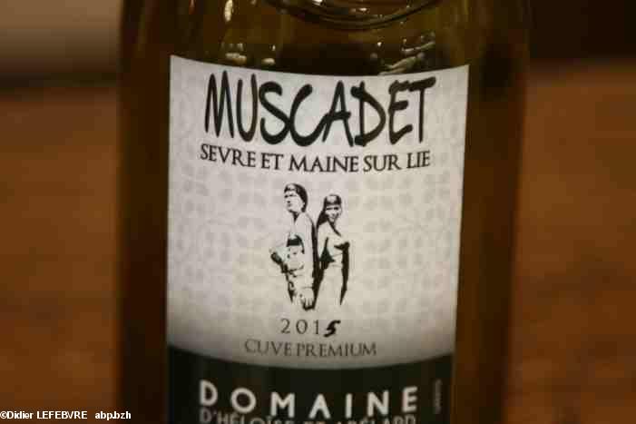 Petite Tablée Bretonne - Leclerc à Clisson - semaine du goût - octobre 2016 - La statue, ci stylisée, de Héloïse et Abelard au Pallet Petite Tablée Bretonne - Leclerc à Clisson - semaine du goût - octobre 2016 - La statue, ci stylisée, de Héloïse et Abelard au Pallet