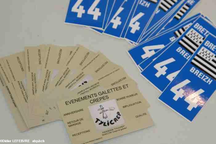 Petite Tablée Bretonne - Leclerc à Clisson - semaine du goût - octobre 2016 - TyliCrep' et les fameux autocollants de Bretagne Réunie Petite Tablée Bretonne - Leclerc à Clisson - semaine du goût - octobre 2016 - TyliCrep' et les fameux autocollants de Bretagne Réunie