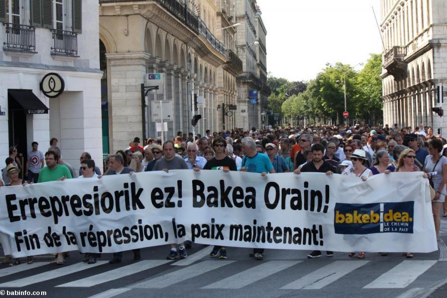 Cinq militants basques arrêtés : processus de désarmement de l'ETA en marche ? 