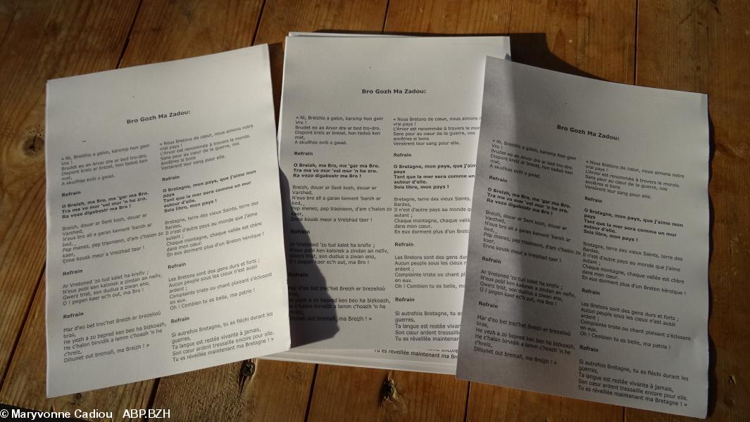 11- Les paroles du Bro Gozh va Zadoù sont là pour pallier les trous de mémoire. 11- Les paroles du Bro Gozh va Zadoù sont là pour pallier les trous de mémoire.