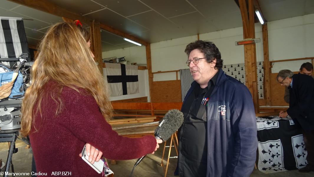 15- France 3 interviewe Alan Viaouet. 15- France 3 interviewe Alan Viaouet.