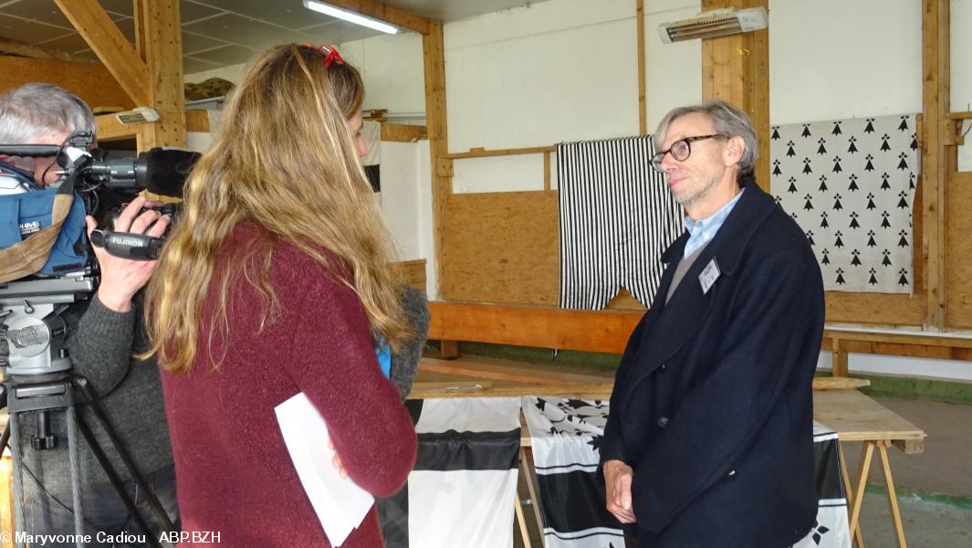 17- France 3 interviewe Jakez de Poulpiquet. 17- France 3 interviewe Jakez de Poulpiquet.
