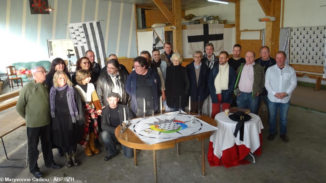 18- À la demande de la presse, une photo des futurs Parlementaires de Bretagne. 18- À la demande de la presse, une photo des futurs Parlementaires de Bretagne.