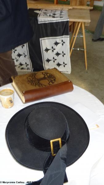 25- Accompagné du chapeau breton pour le vote du 'Triangle'. 25- Accompagné du chapeau breton pour le vote du 'Triangle'.