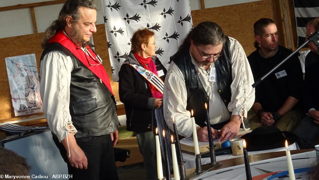 47- Yann-Kez Gaultier signe. 47- Yann-Kez Gaultier signe.