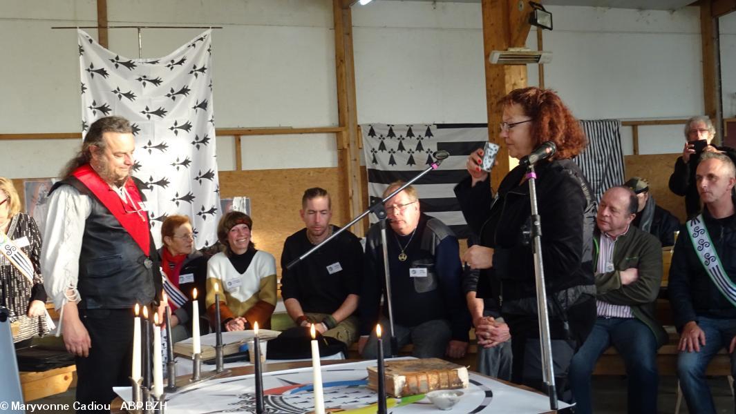 48- Mary Olivo n'oublie pas le chouchen ! (voir dans le texte !) 48- Mary Olivo n'oublie pas le chouchen ! (voir dans le texte !)