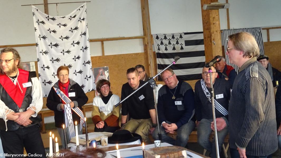 58- Davy French se présente. 58- Davy French se présente.