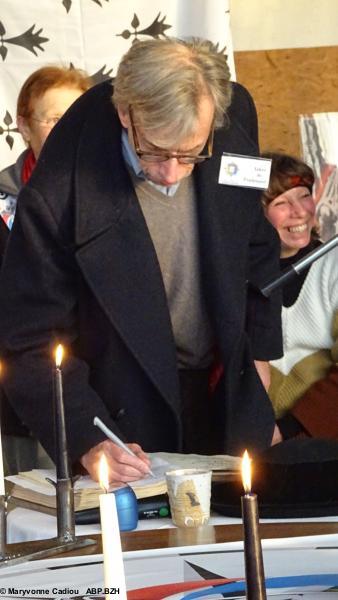 64- Jakez de Poulpiquet signe. 64- Jakez de Poulpiquet signe.