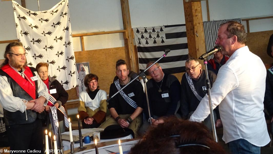 65- Jean-Luc Latouche prête serment. 65- Jean-Luc Latouche prête serment.