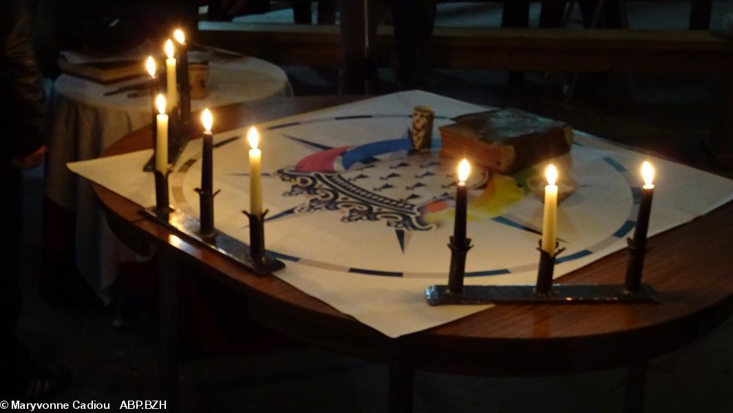 78- Chandelles d'Angleterre à combustion très lente, état après 3 h (voir ph. 34 au début). 78- Chandelles d'Angleterre à combustion très lente, état après 3 h (voir ph. 34 au début).