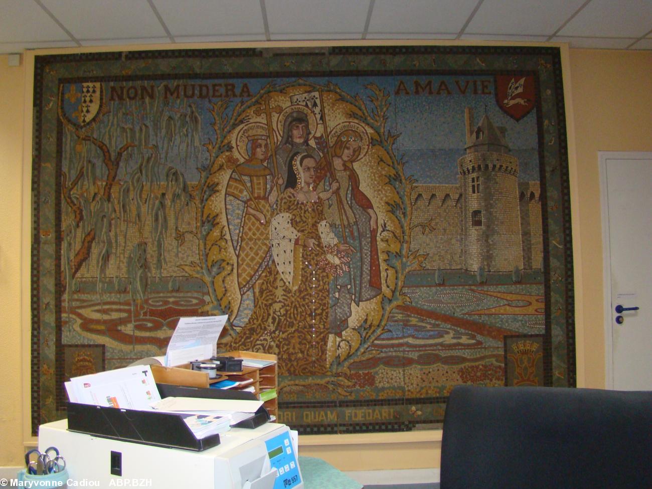 La mosaïque Anne de Bretagne en gare de Vannes.