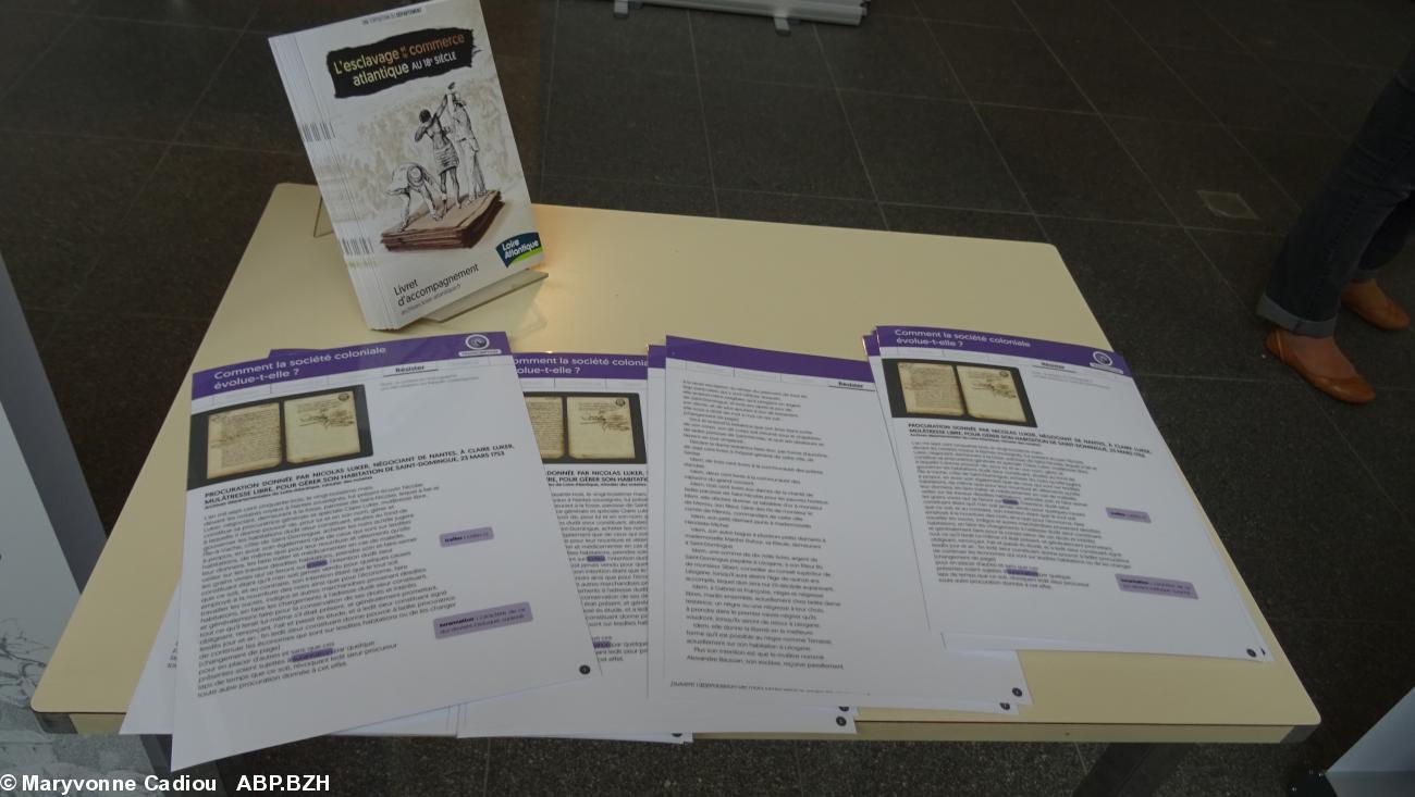 13 Fiches plastifiées à la disposition des visiteurs. 13 Fiches plastifiées à la disposition des visiteurs.