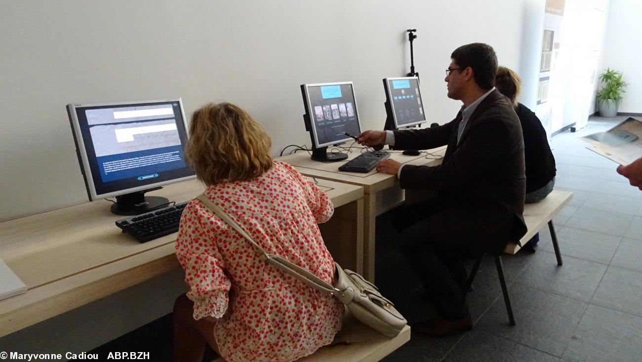 17 Les postes Multimédia. Morgan Le Leuch au centre. 17 Les postes Multimédia. Morgan Le Leuch au centre.