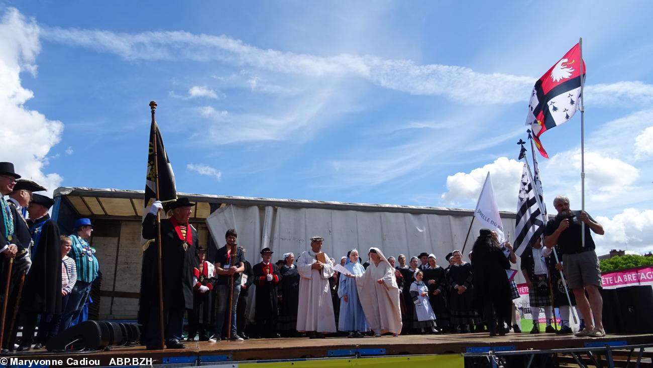 2- Fin du rituel druidique. 2- Fin du rituel druidique.