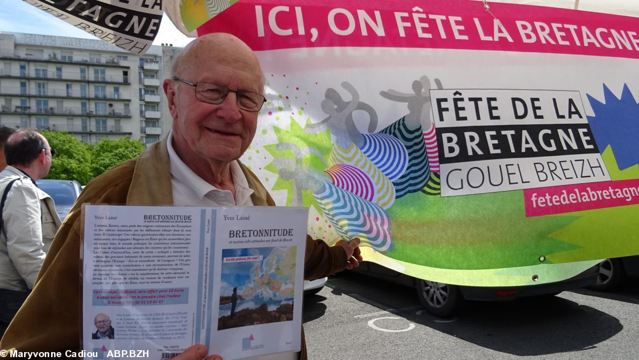 21- Yves Lainé présente Bretonnitude... à sortir bientôt. 21- Yves Lainé présente Bretonnitude... à sortir bientôt.
