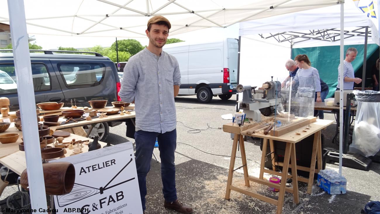 32- Tourneur sur bois. 32- Tourneur sur bois.